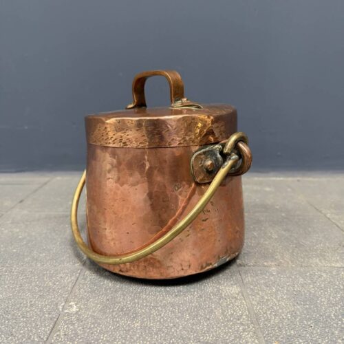 Rood koperen pot met deksel Rood koperen pot met deksel