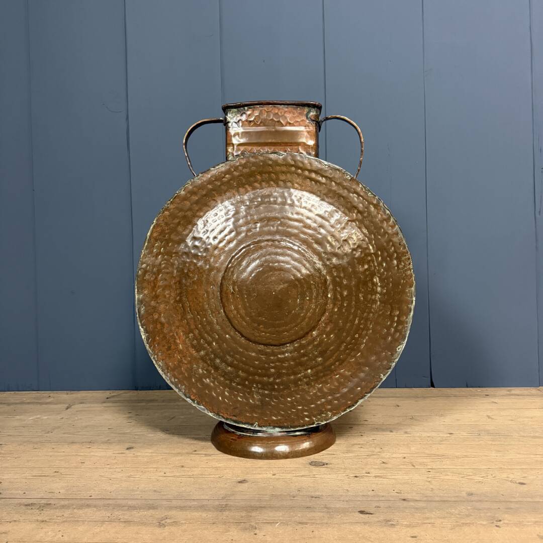 Grote antieke koperen kan uit Marokko