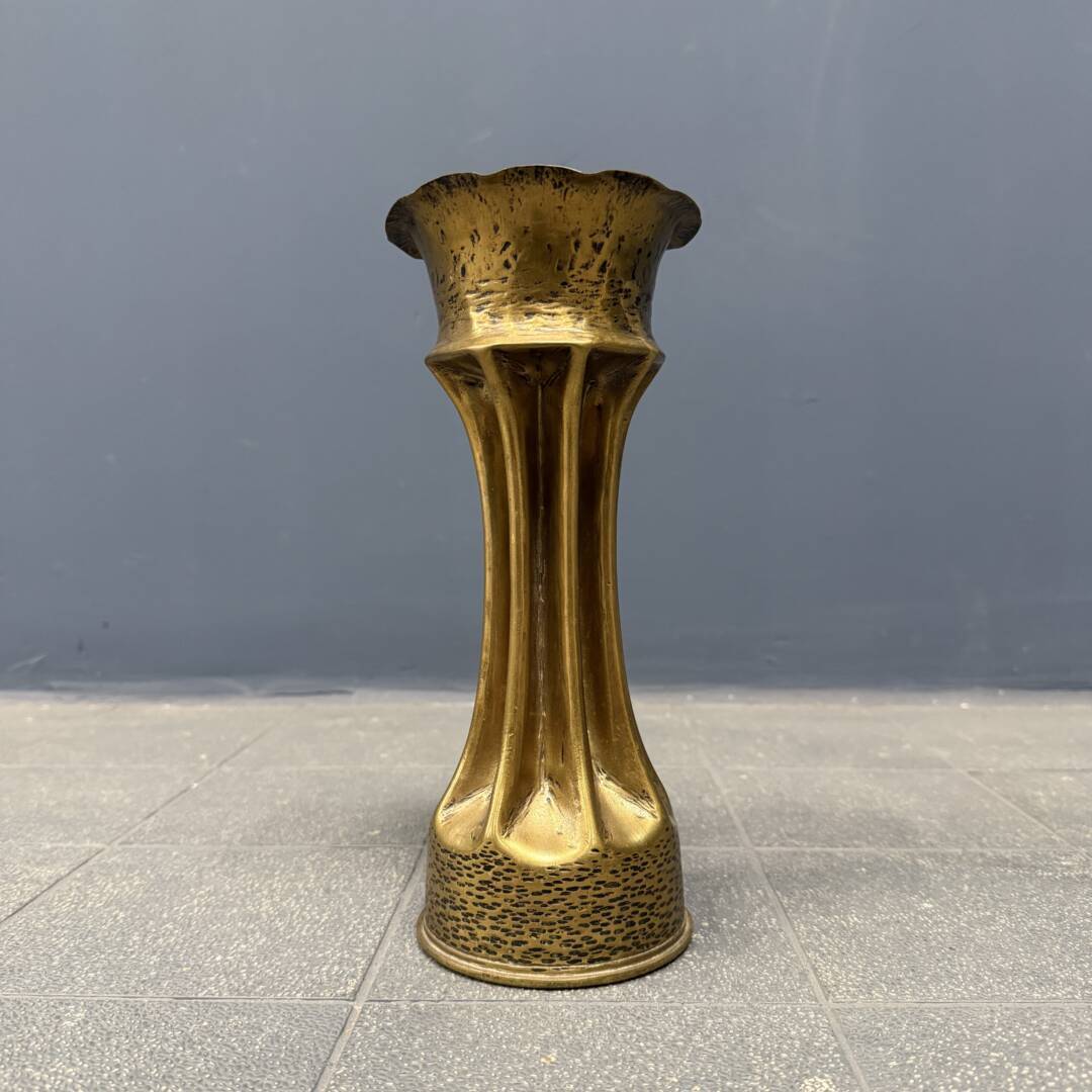 Bewerkte trench art koperen granaathuls uit Frankrijk WO1