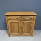 Beschilderde Franse meidenkast