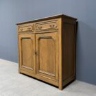 Beschilderde Franse meidenkast