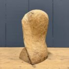 Uit hout gesneden hoofd of buste van een non