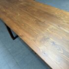 Grote grenenhouten kloostertafel met lades