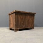 Volkskunst kist met streep motief