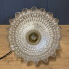 Middelgrote Asteroid persglazen Holophane hanglamp met messing armatuur