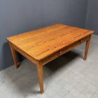 Antieke pitch pine stoffen tafel met twee laden