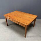 Antieke pitch pine stoffen tafel met twee laden