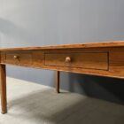 Antieke pitch pine stoffen tafel met twee laden