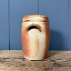 Antieke aardewerk pot met deksel