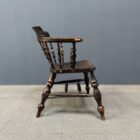 Donkerbruine antieke Engelse captain chair