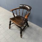 Donkerbruine antieke Engelse captain chair