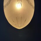 Antieke hanglamp met matglazen geslepen glas