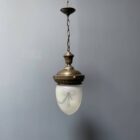 Antieke hanglamp met matglazen geslepen glas