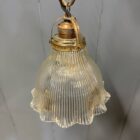 Klein formaat persglazen Holophane hanglamp met ketting en plafondkap