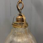 Klein formaat persglazen Holophane hanglamp met ketting en plafondkap