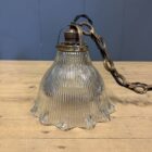 Klein formaat persglazen Holophane hanglamp met ketting en plafondkap