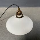 Opaline glazen hanglamp met schuine kap