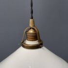 Opaline glazen hanglamp met schuine kap