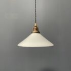 Opaline glazen hanglamp met schuine kap