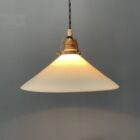 Opaline glazen hanglamp met schuine kap