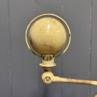 Beige twee-arms Jielde tafellamp