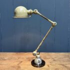 Beige twee-arms Jielde tafellamp