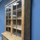 Grote antieke pitch pine schoolkast