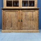 Grote antieke pitch pine schoolkast