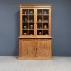 Grote antieke pitch pine schoolkast