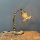 Franse art nouveau tafellamp met transparante glazen kap