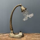 Franse art nouveau tafellamp met transparante glazen kap