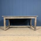 Franse boeren eettafel met grenenhouten blad en eiken onderstel