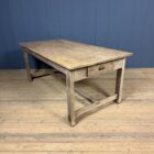 Franse boeren eettafel met grenenhouten blad en eiken onderstel