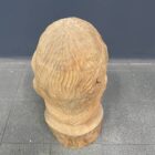 Gedetailleerd uit hout gesneden houten hoofd