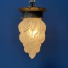 Antieke glazen vlam lamp met messing armatuur