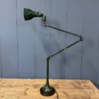 Donkergroene drie-arms Mek Elek machinelamp