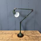 Donkergroene drie-arms Mek Elek machinelamp