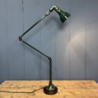 Donkergroene drie-arms Mek Elek machinelamp