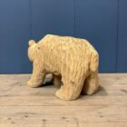 Uit hout gesneden beer