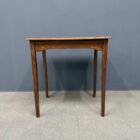 Kleine eikenhouten art deco tafel of bureau