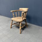 Lichte Engelse beukenhouten captain chair