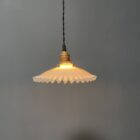 Franse witte opaline glazen hanglamp met kartelrand