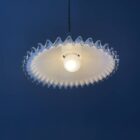 Franse witte opaline glazen hanglamp met kartelrand