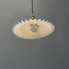 Franse witte opaline glazen hanglamp met kartelrand