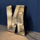 Grote letter N van zink met verlichting uit Amerika