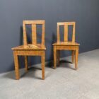 Set van twee beschilderde Zweedse stoelen