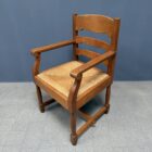 Set van twee Hollandse eikenhouten armstoelen met biezen zitting