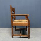 Set van twee Hollandse eikenhouten armstoelen met biezen zitting
