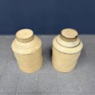 Set van twee crème kleurige Hollandse voorraadbussen