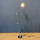 Gepolijste 5 arms Jieldé vloerlamp met blauw merk plaatje